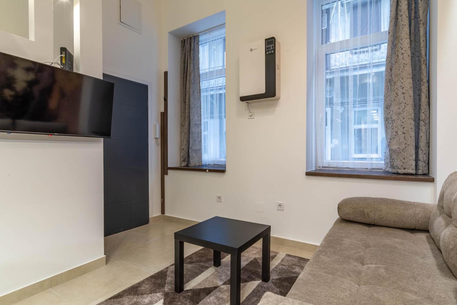 Base * Budapest